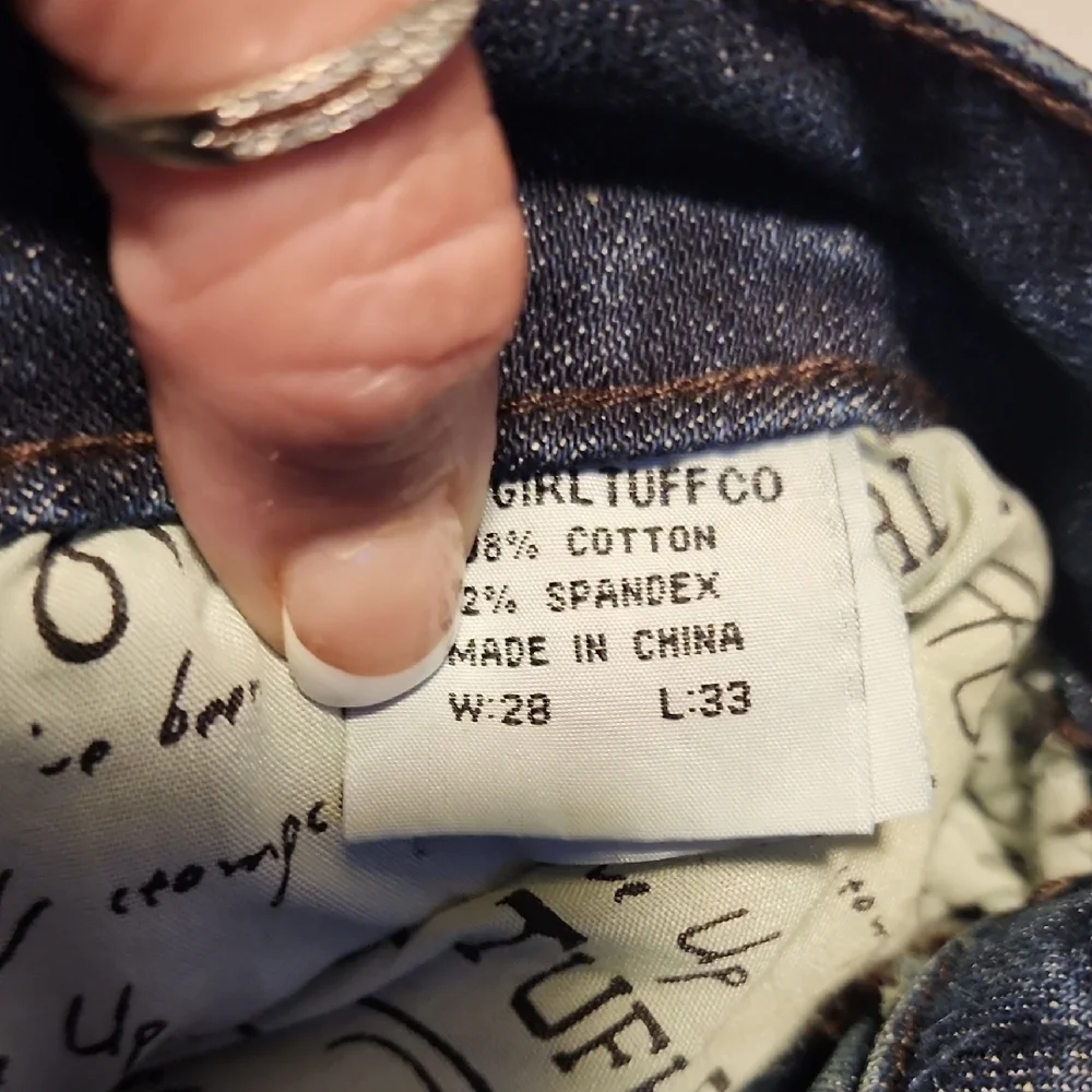 Cowgirl Tuff NWT Trailblaibers Blue Denim Jeans with Embroidery In Size 29